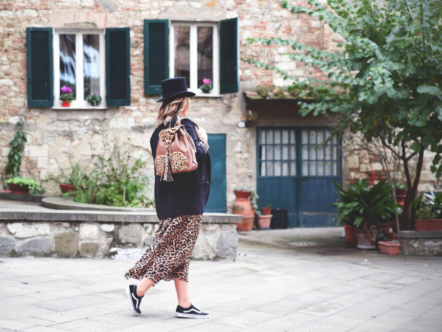 Animalier dress and backpack look.