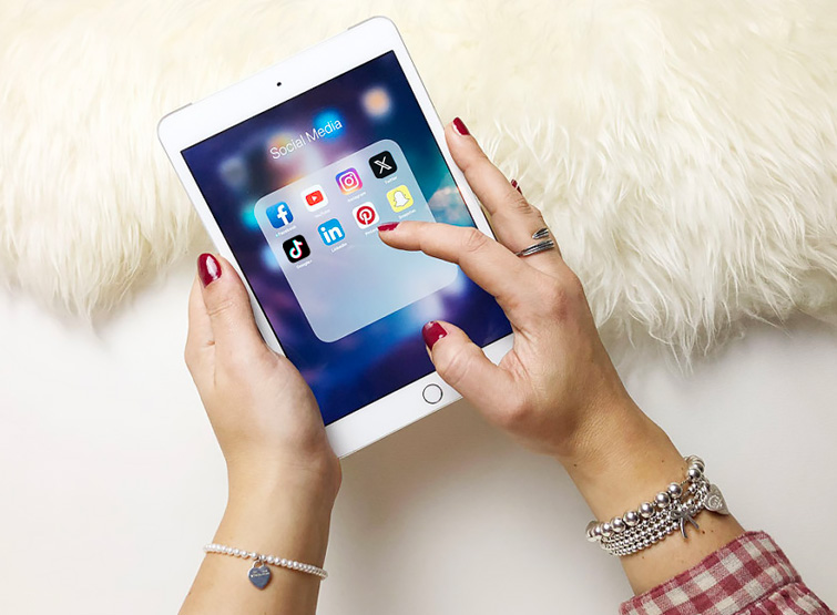 Social media: guida al decalogo delle buone maniere online.