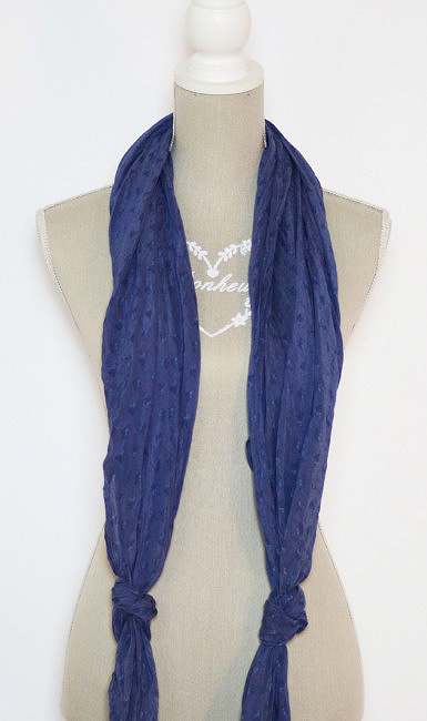 How to wear a scarf in many different ways.