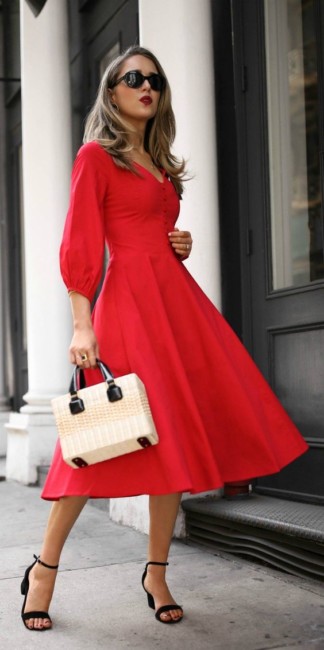 How to wear a straw bag with a red dress.