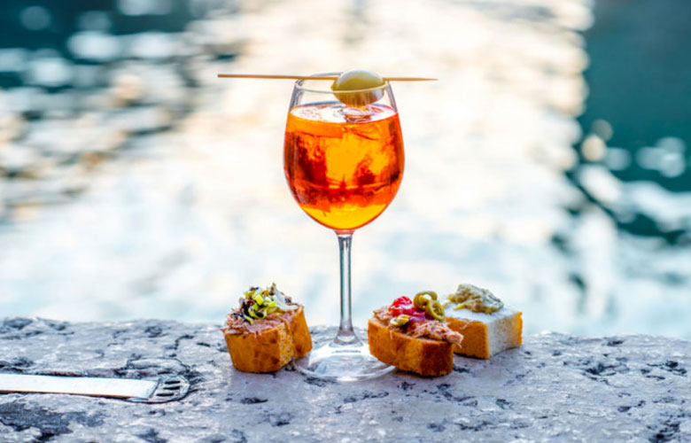 Esperienze da fare a Venezia: prendere un aperitivo ai Bacari.