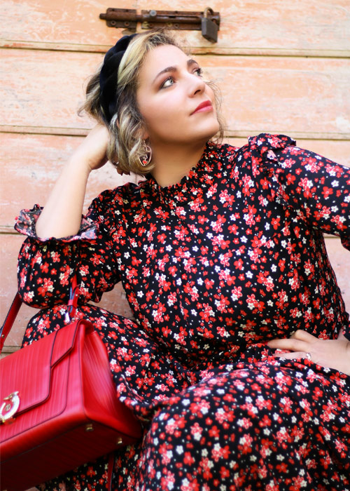 Romantic outfit floral midi dress.