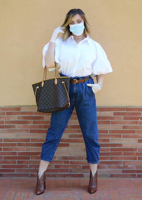 Outfit casual chic: camicia bianca e jeans slouchy.