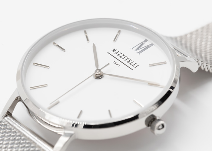 10 consigli di stile su come indossare l'orologio.