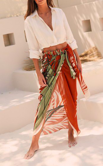 Come indossare il pareo a sarong tradizionale.