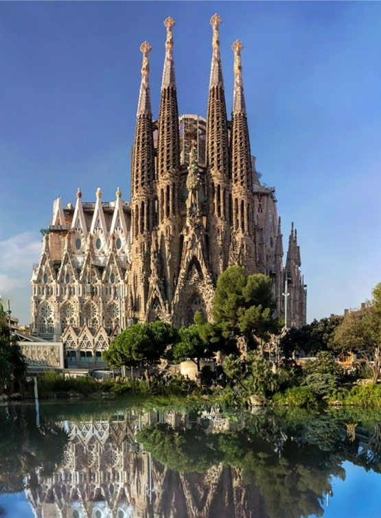 La Sagrada Familia a Barcellona è uno dei 10 monumenti più visitati al mondo.