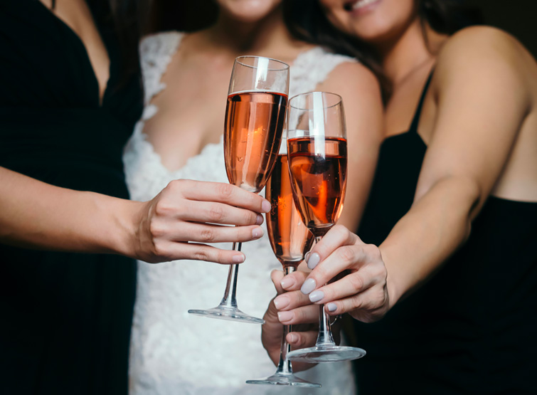 Come vestirsi ad un matrimonio: guida completa per un look impeccabile.