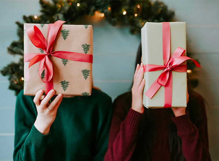 La generosità nel dare: condivisione e dono a Natale.