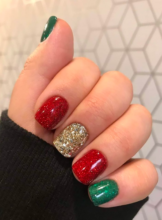 Christmas glitter minimal manicure.