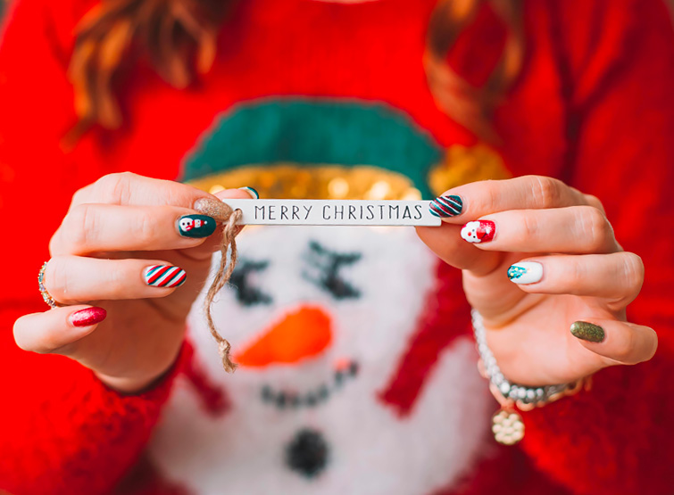 Nail art natalizie: idee e ispirazioni per festeggiare con stile.
