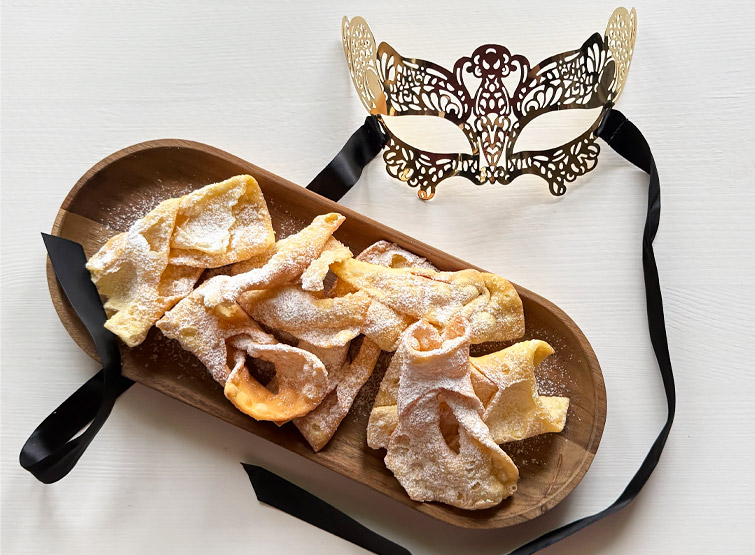 Scopri tutti i nomi con cui vengono chiamate le chiacchiere di Carnevale in Italia: bugie, frappe, cenci, crostoli e tanti altri. Tu quale usi di più?