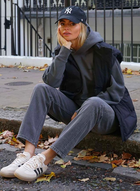 Sweatshirt casual outfit.