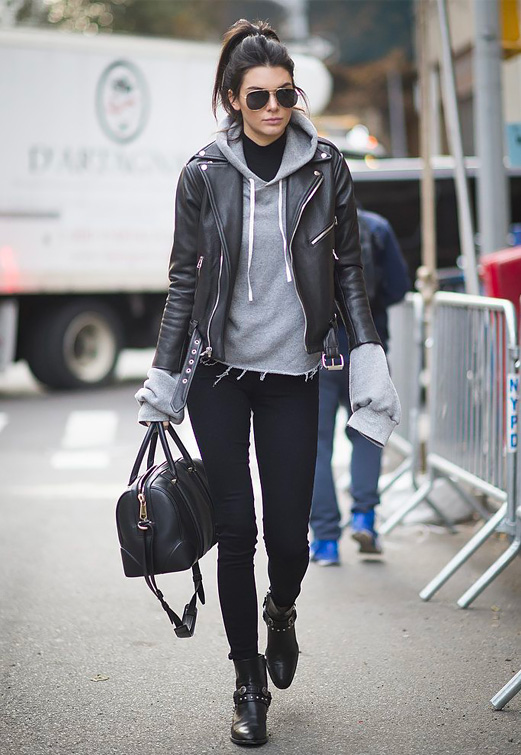 Sweatshirt outfit rock style.