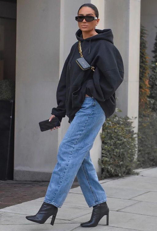 Come indossare una felpa oversize.