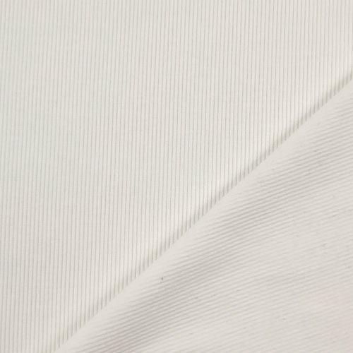 Maglia a coste: la semplicità culturale che torna sempre.