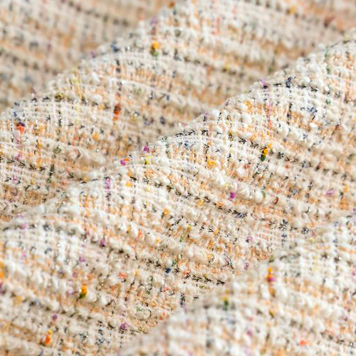 Tweed: il tessuto intellettuale che ha imparato a sorridere.