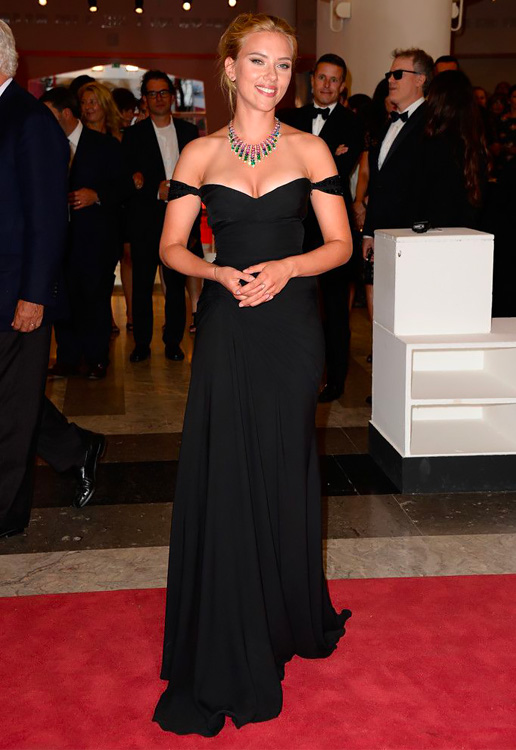 Come vestirsi sul red carpet se hai un fisico a clessidra.