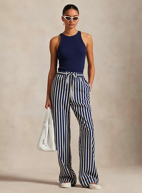 Come indossare i pantaloni a gamba larga leggeri: l'abbigliamento estivo per un'eleganza che respira.