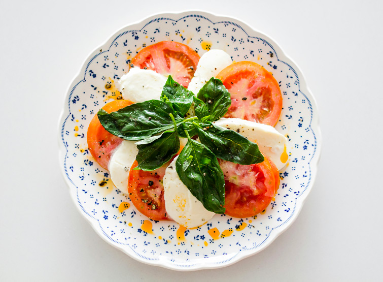 Ricette estive più amate: come preparare la caprese classica.