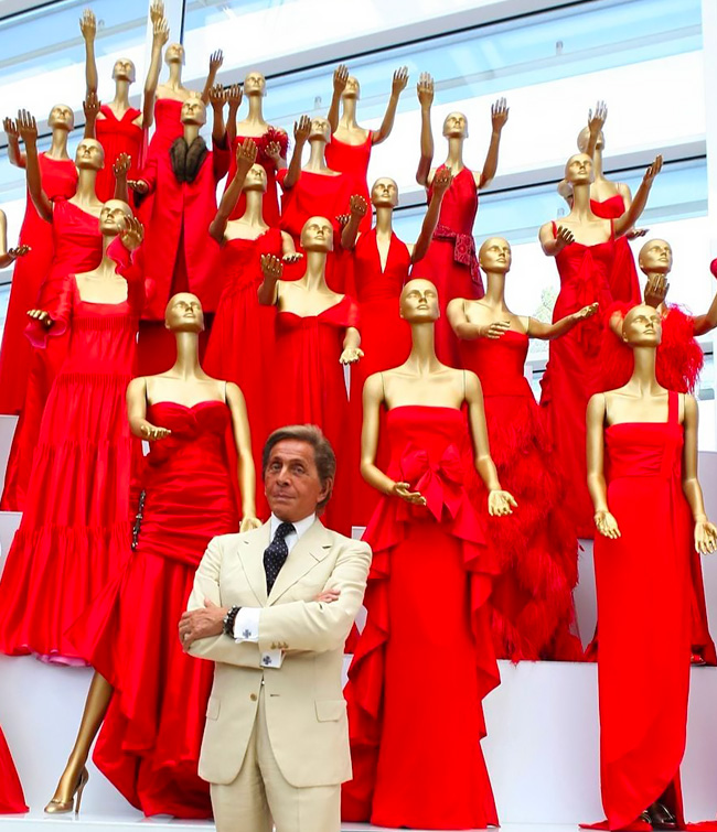 Il rosso Valentino: firma e dichiarazione di un genio della moda.