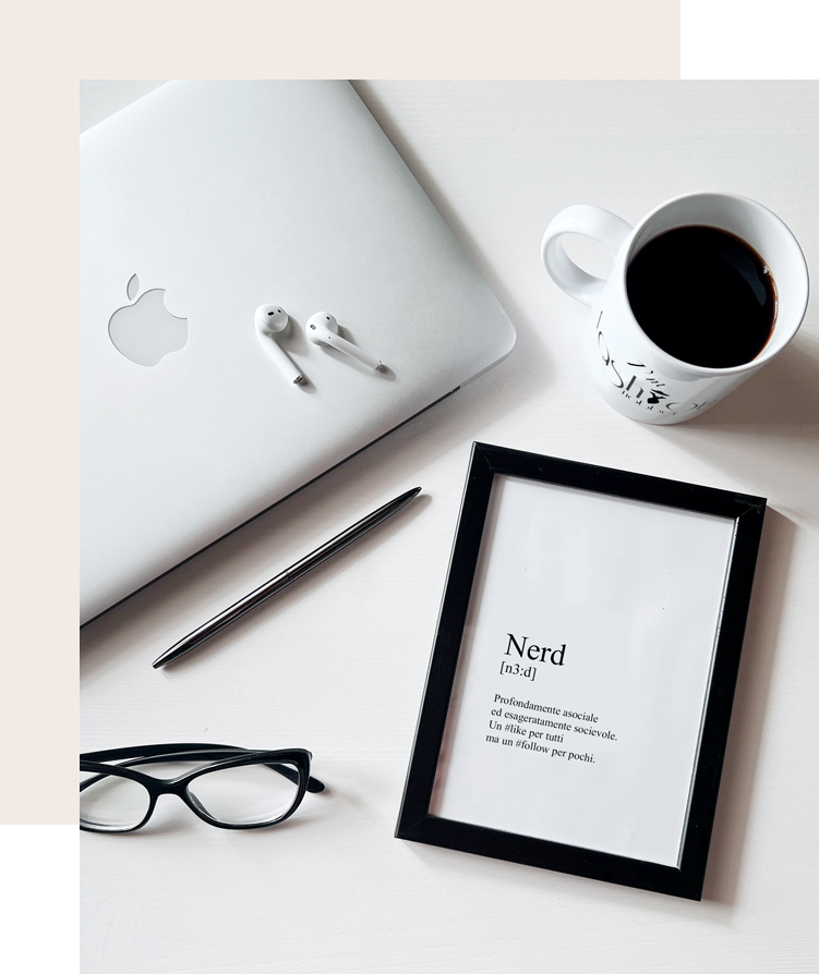 SEO copywriter freelance specializzata in contenuti moda e gaming.
