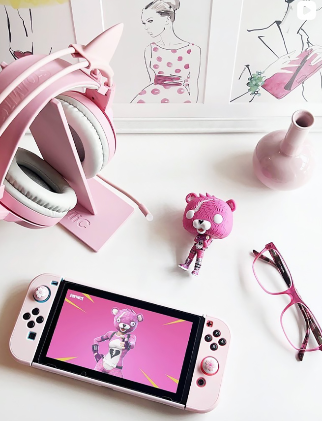 Moda e videogiochi: una nicchia in espansione analizzata da chi vive davvero entrambi i due mondi.