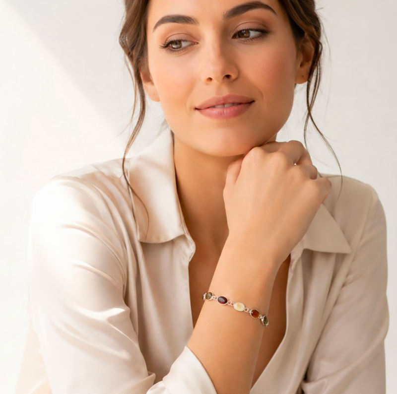 Bracciale in argento con ambra.